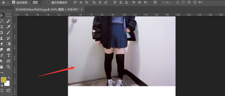 Photoshop修出大长腿的操作过程截图